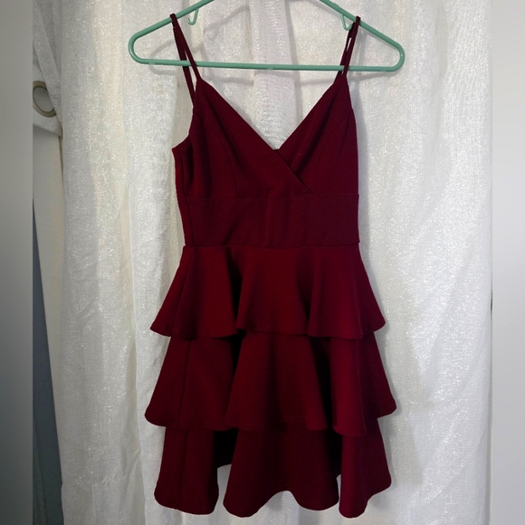 Elegant Burgundy Layered Dress - Picture 1 of 2